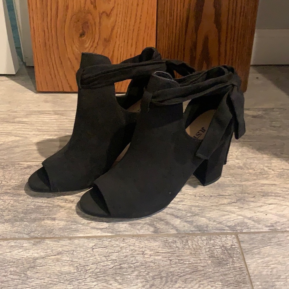 Black wedge heels